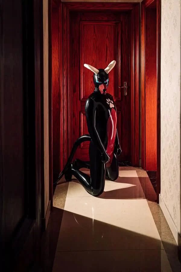 Latex Male Devil-Dog Inflatable Tail Catsuit